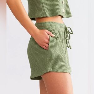 Billabong Keep Going Shorts - Size M